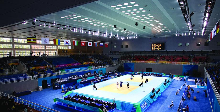148 Solatubes in der Olympiahalle in Peking